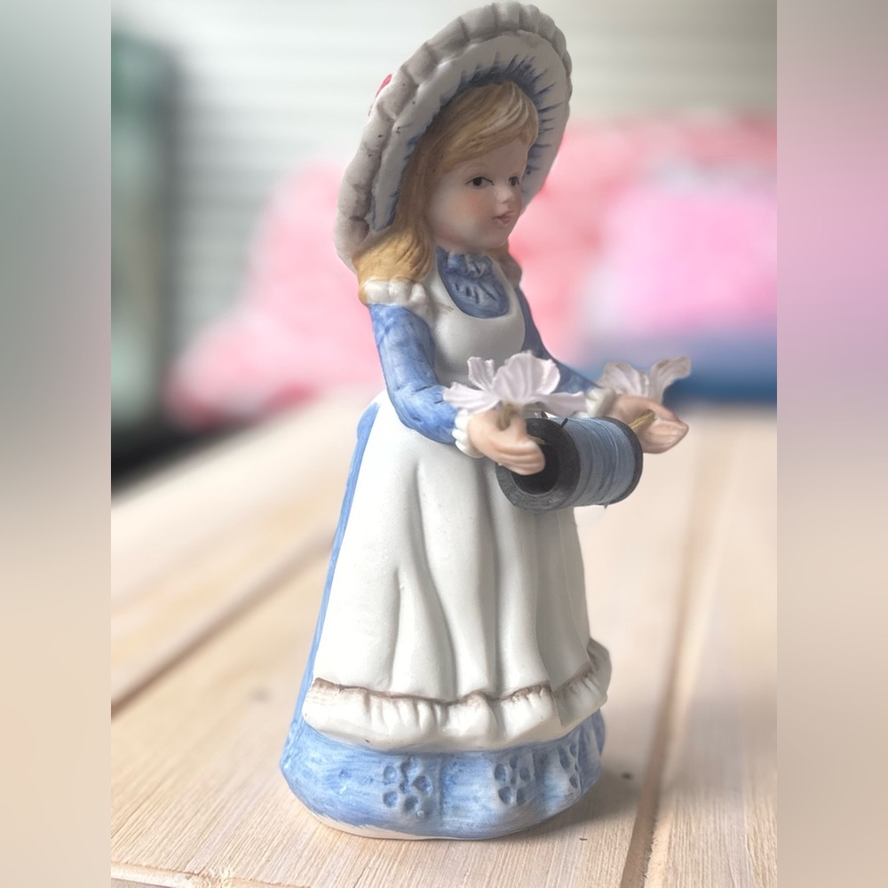 VINTAGE Blue & White Porcelain Seamstress Figurine • Thread & Pins Craft Lady - Picture 10 of 15